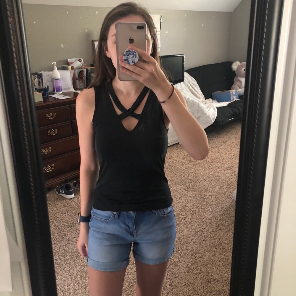 Cross cross cut out tank top